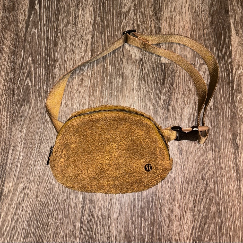 Lululemon Teddy Belt Bag
